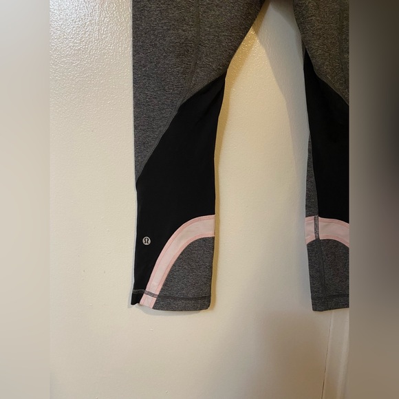 Lululemon Run: Inspire Crop II (Mesh) Size 6 - Picture 5 of 12